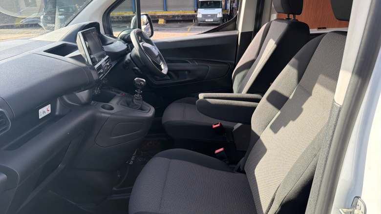 Peugeot Partner Long Diesel 850 1.5 BlueHDi 100 Professional Premium Crew Van